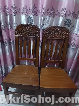 খাঁটি শেগুন কাঠের তৈরি ডাইনিং টেবিল বিক্রি করা হবে।